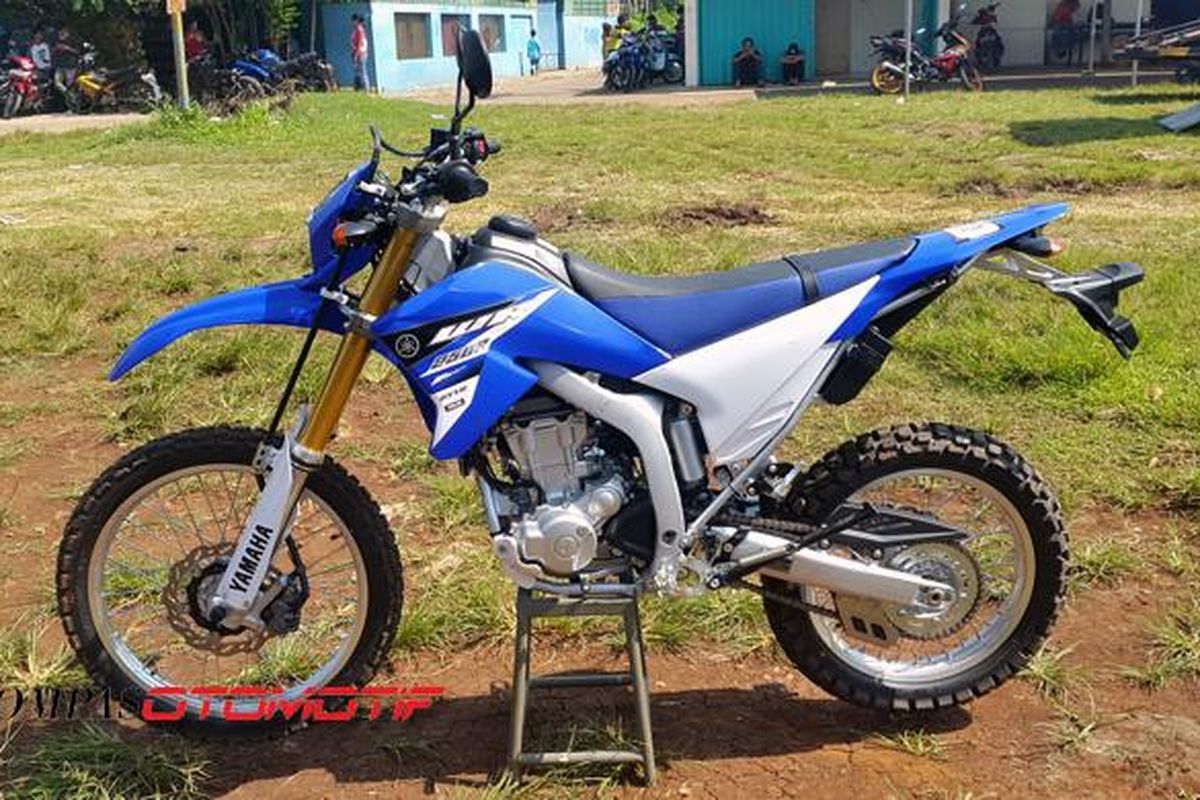 Yamaha WR250R.