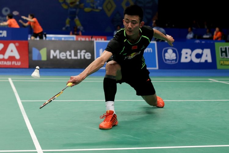 Pemain tunggal putra China, Chen Long bertanding melawan pemain tunggal putra India, Prannoy Haseena Sunil Kumar pada pertandingan perempat final BCA Indonesia Open Super Series Premier 2017 di Plenary Hall, Jakarta Convention Center, Jumat (16/6/2017). Chen Long gagal melaju ke semifinal setelah kalah dengan skor 18-21, 21-16, dan 19-21.