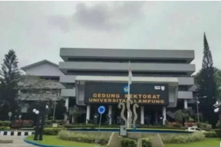 Gedung Rektorat Universitas Lampung (Unila). Bandarlampung, Kamis, (30/6/2022). 
