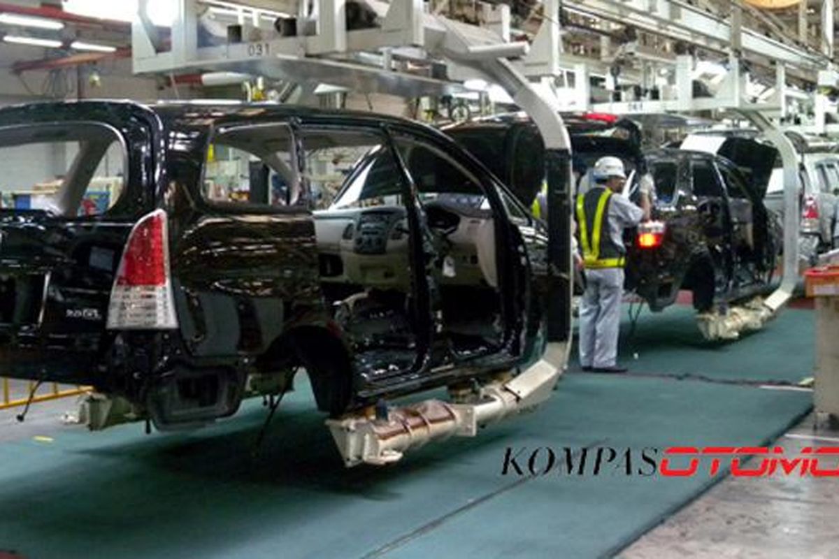 Pabrik Toyota di Karawang, memproduksi Innova.