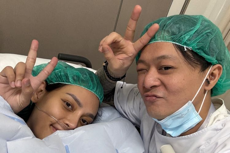 Erika Carlina Dilamar DJ Bravy di Panggung Synchronize Fest 2025