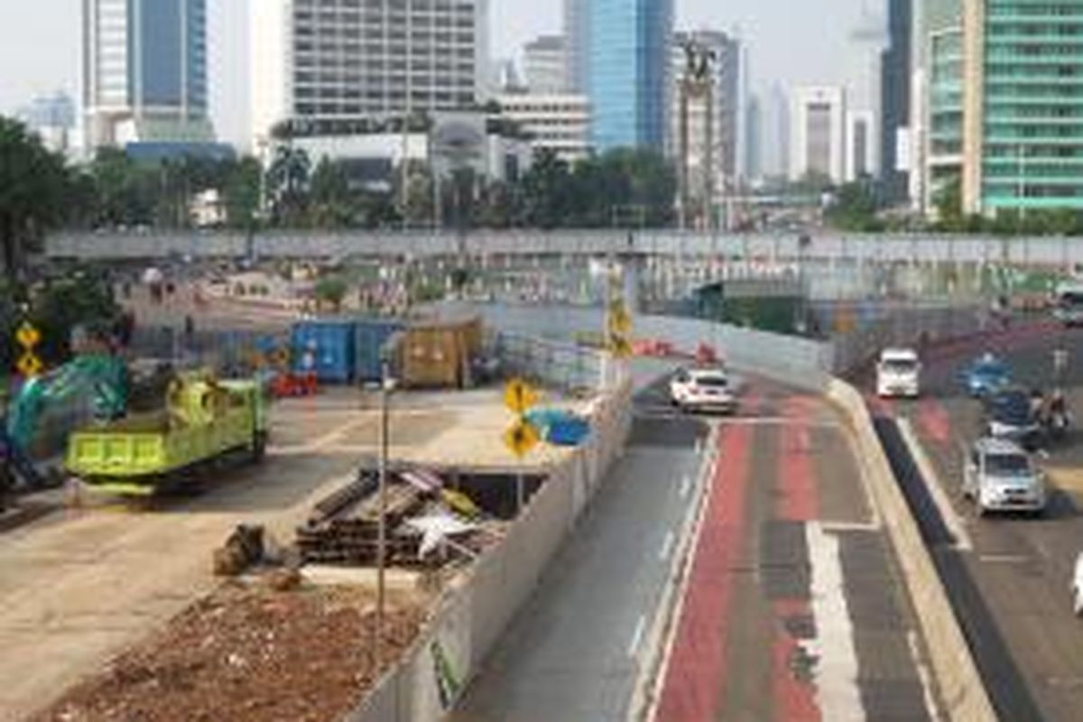 Lokasi proyek pembangunan mass rapid transit, di kawasan Bundaran HI, Jakarta.