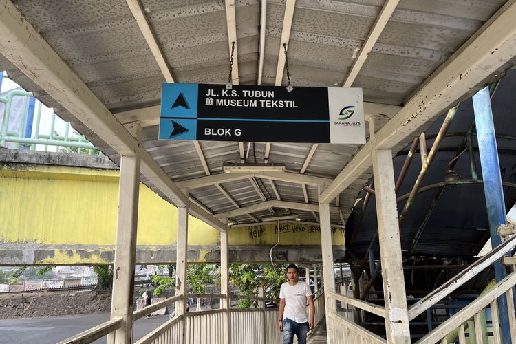 Arah menuju Museum Tekstil dari Stasiun Tanah Abang, Minggu (1/10/2023).