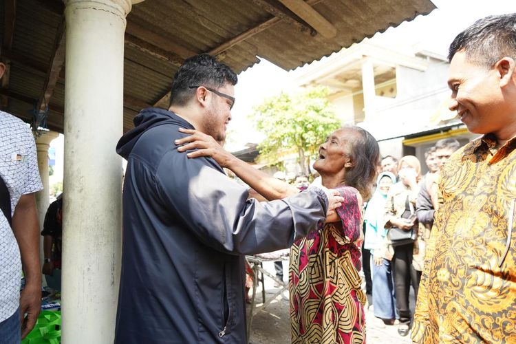 Mas Dhito Temui Mbah Minem, Penjual Bunga Tabur yang Hidupi Keluarga di Kediri