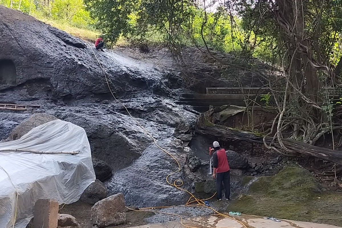 BPKW XI, Jawa Timur, mengkonservasi Gua Selomangleng Kota Kediri, Jawa Timur, medio Juni 2025.