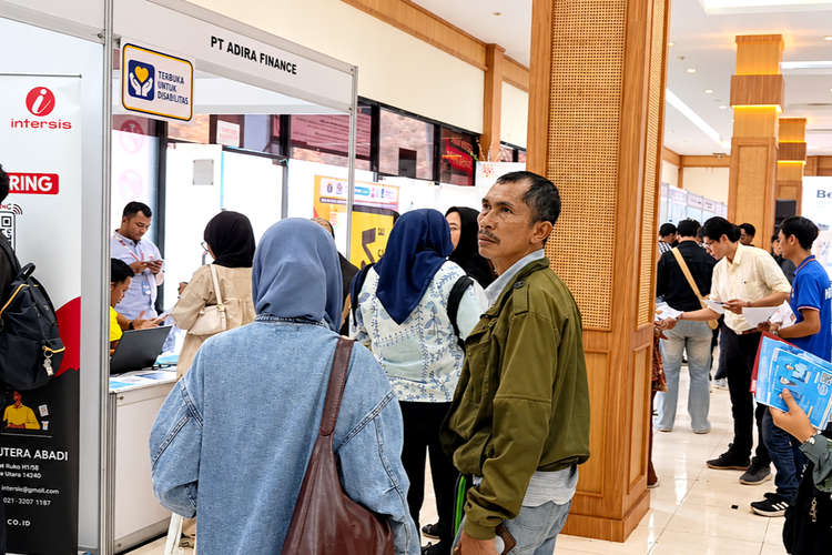 Demi Putrinya Dapat Pekerjaan, Ayah 60 Tahun Rela Tempuh Perjalanan dari Bekasi ke Jakarta