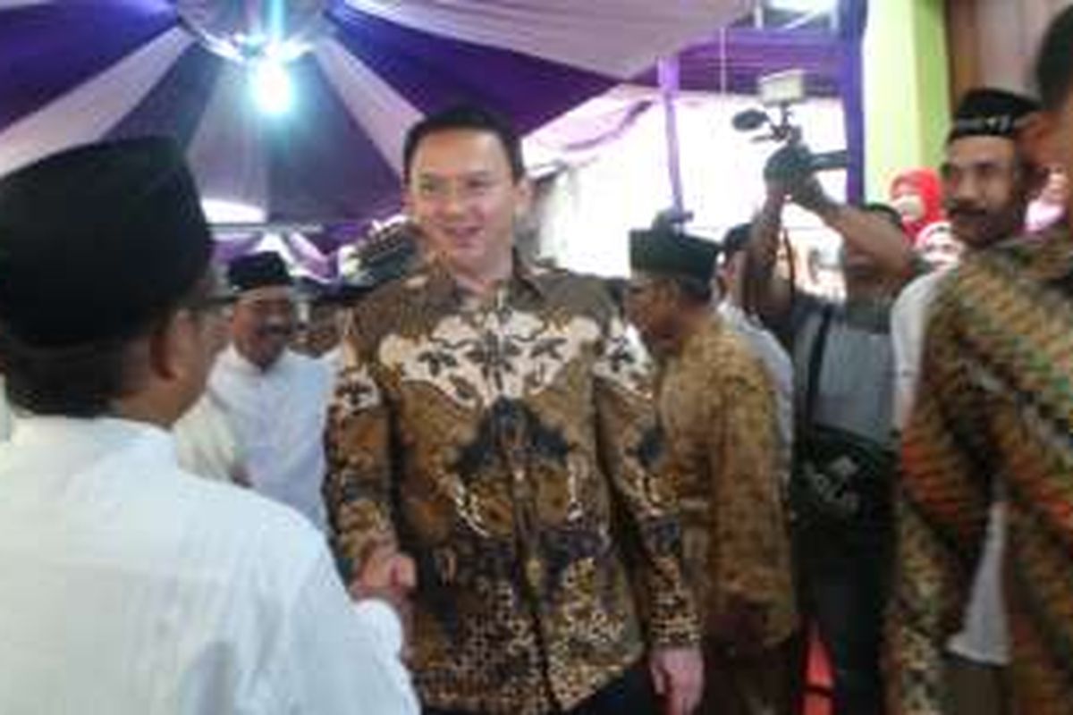 Gubernur DKI Jakarta Basuki Tjahaja Purnama saat Safari Ramadhan di Masjid Nurul Iman, Jalan Kosmos, Kedoya Utara, Jakarta Barat, Selasa (7/6/2016).
