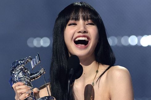 Lisa BLACKPINK Dikabarkan Dapat Tawaran Rp 1,2 Triliun untuk Pindah dari YG Entertainment