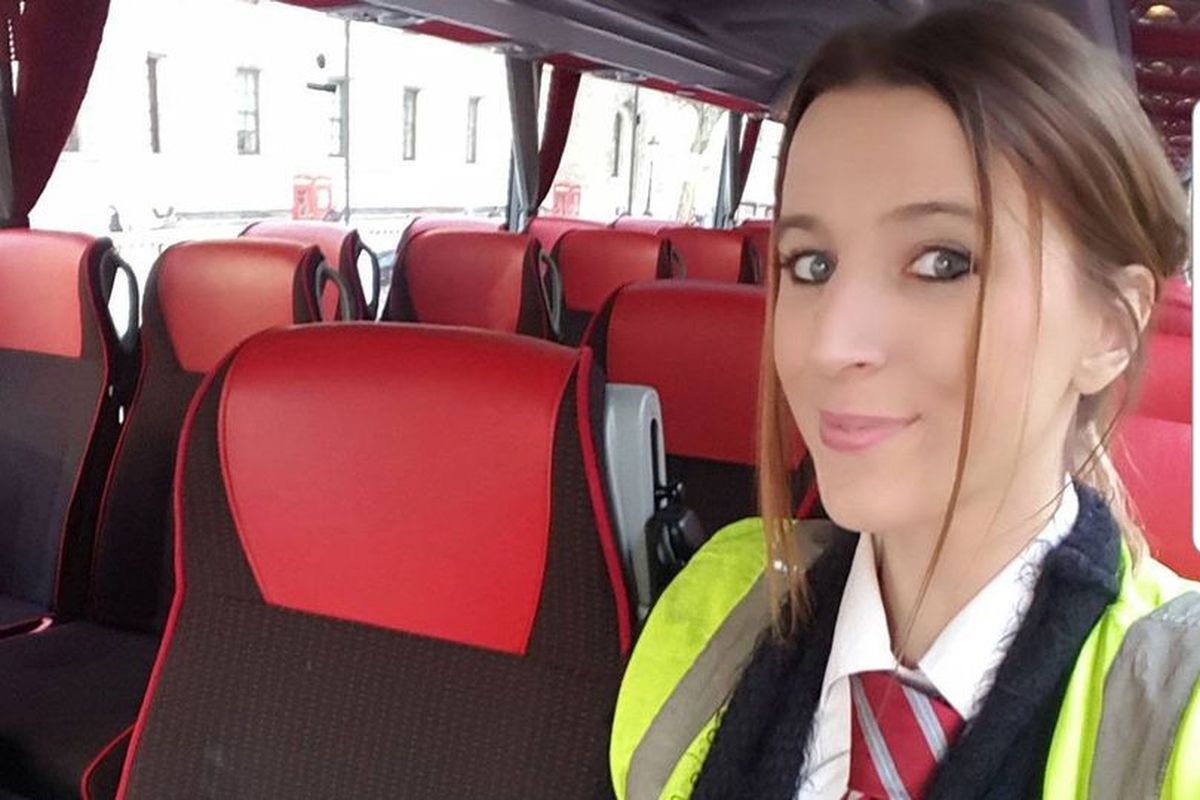 Faye Louise meninggalkan karier modelingnya untuk menjadi sopir bus.