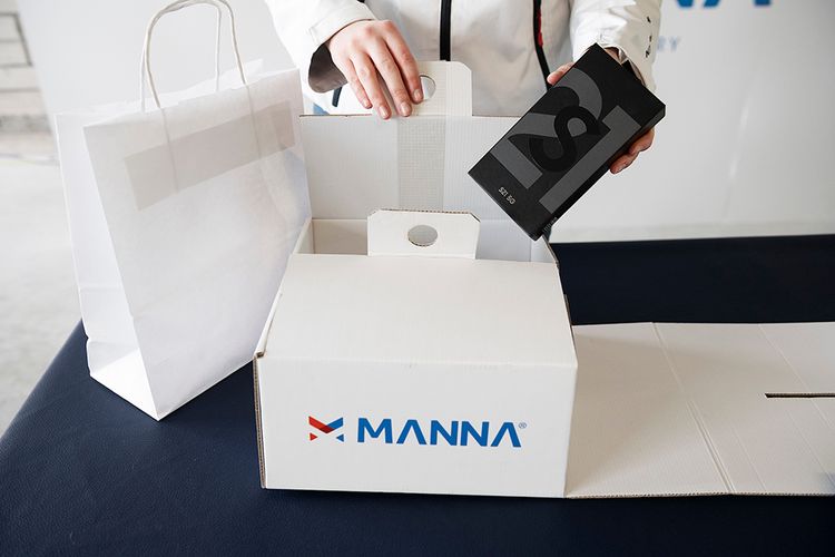 Samsung bersama Manna Drone Delivery menghadirkan layanan pengiriman produk menggunakan drone