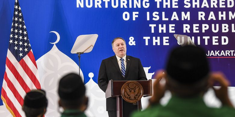 Menteri Luar Negeri Amerika Serikat Michael Pompeo menjadi pembicara dalam dialog dengan GP Ansor di Jakarta, Kamis (29/10/2020).  ANTARA FOTO/Galih Pradipta