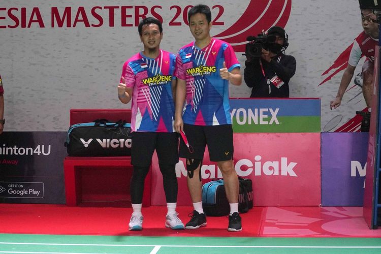 Ganda putra Indonesia, Mohammad Ahsan/Hendra Setiawan, seusai memastikan tiket 16 besar Indonesia Masters 2022, Selasa (7/6/2022) sore WIB.