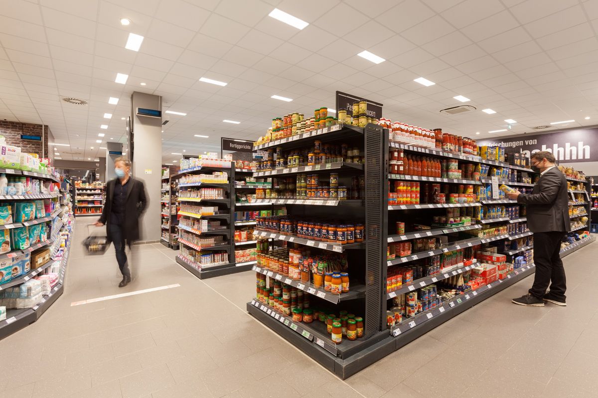 EDEKA Clausen di Hamburg, Jerman.