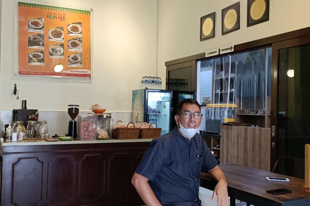 Anak dari H Nein sekaligus Operasional dari Nasi Goreng Kambing Kebon Sirih atau NasGorKam BonSir yakni Rahadi. NasGorKam BonSir sendiri merupakan salah satu kuliner legendaris yang ada di Jakarta sejak tahun 1958. 