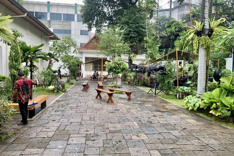 Area outdoor Cikini 82, bekas rumah mantan Menteri Luar Negeri Republik Indonesia (RI) pertama, Achmad Soebardjo, kini terbuka untuk umum.