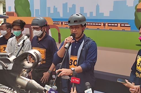 Minta Pengendara Bermotor Hormati Pesepeda, Anies: Naik Sepeda Lebih Berisiko