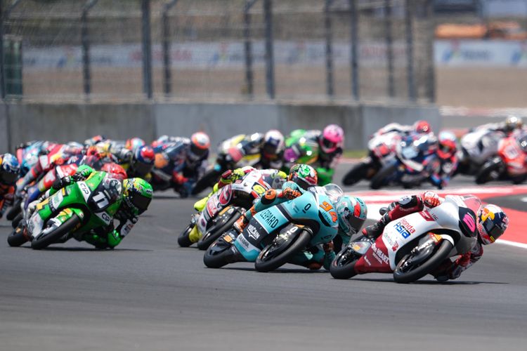 Veda Pratama Akui Sengitnya Moto3 Mandalika: Balapan di Publik Sendiri