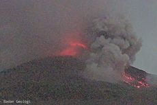 Merapi Muntahkan Awan Panas, Dua Desa di Magelang Diguyur Hujan Abu