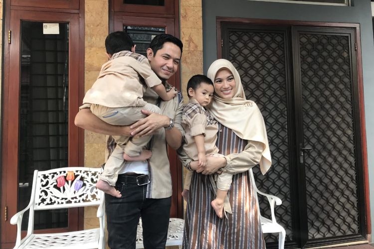 Dude Harlino dan Alyssa Soebandono saat ditemui di kediaman mereka di kawasan Tebet, Jakarta Selatan, Rabu (5/6/2019). 