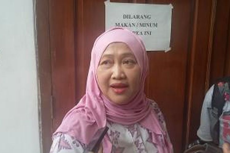 Pelaksana tugas Kepala Biro Hukum Komisi Pemberantasan Korupsi, Nur Chusniah, saat ditemui di Pengadilan Negeri Jakarta Selatan, Senin (15/6/2015).