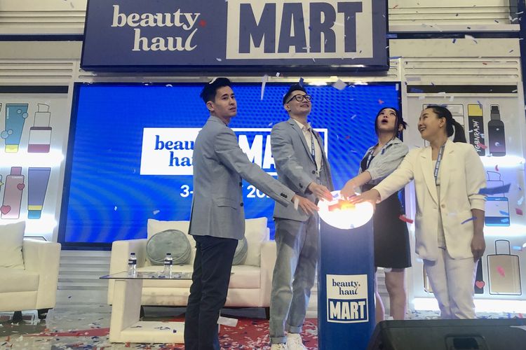 Opening BeautyHaul Mart di Mall Kelapa Gading 3, Jakarta, Rabu (3/5/2023).