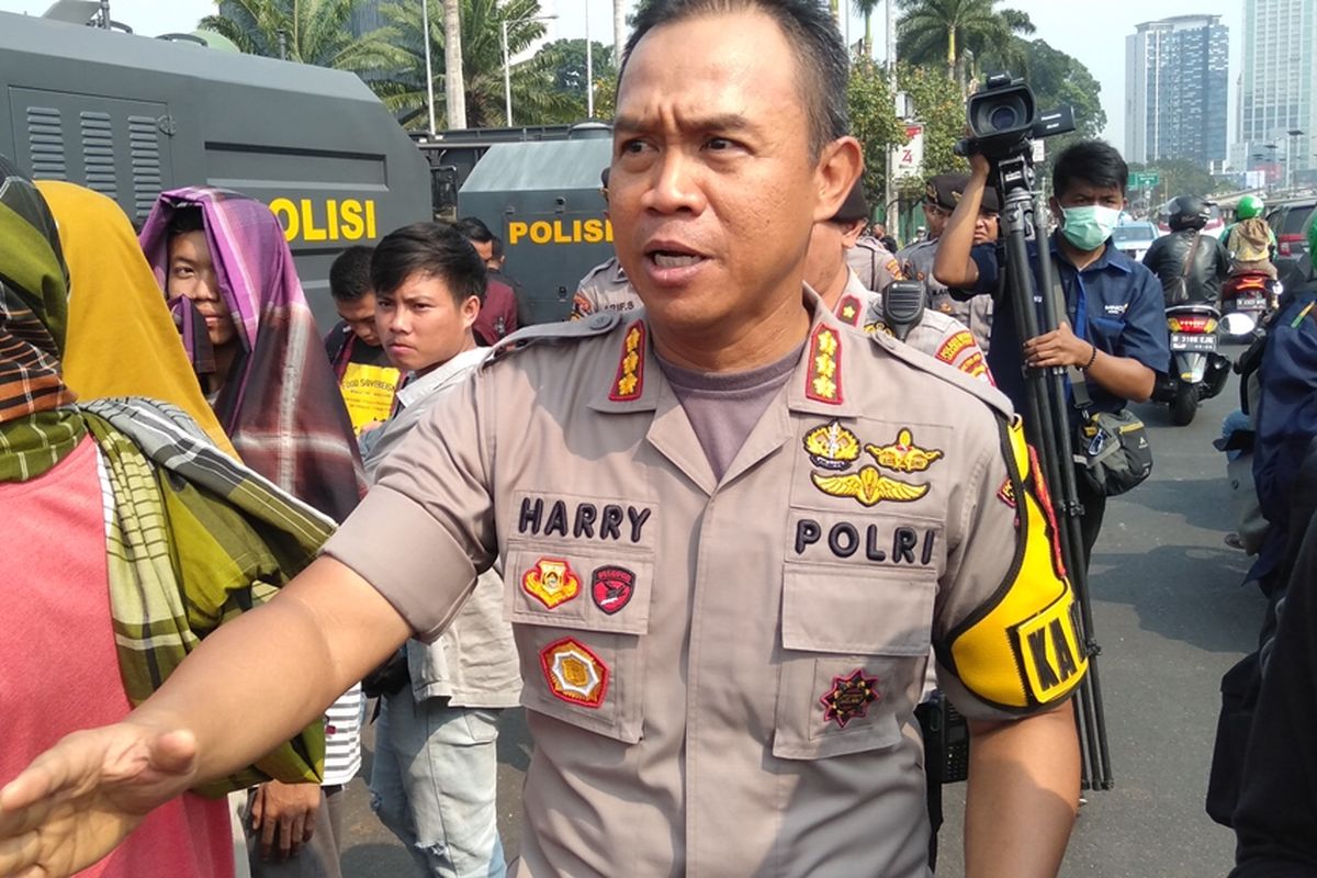 Kapolres Metro Jakarta Pusat Komisaris Besar Harry Kurniawan di depan Gedung DPR RI, Selasa (24/9/2019).