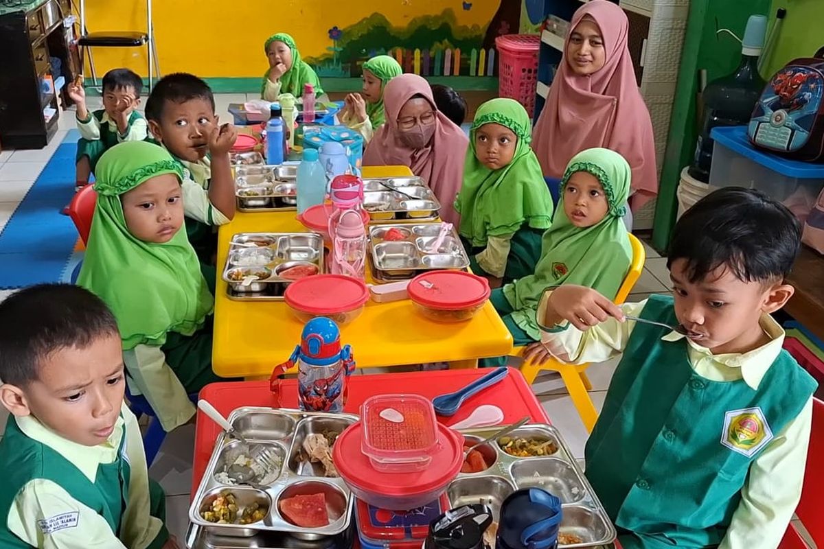 Guru TK di Madiun Minta Potongan Lauk Makan Bergizi Gratis Lebih Kecil