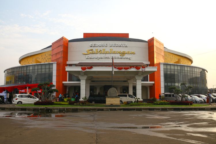 Gedung Budaya Sabilulungan, salah satu wisata dekat Stadion Si Jalak Harupat Bandung
