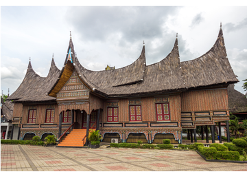 Mengapa Atap Rumah Gadang Minangkabau Dibuat Lancip?