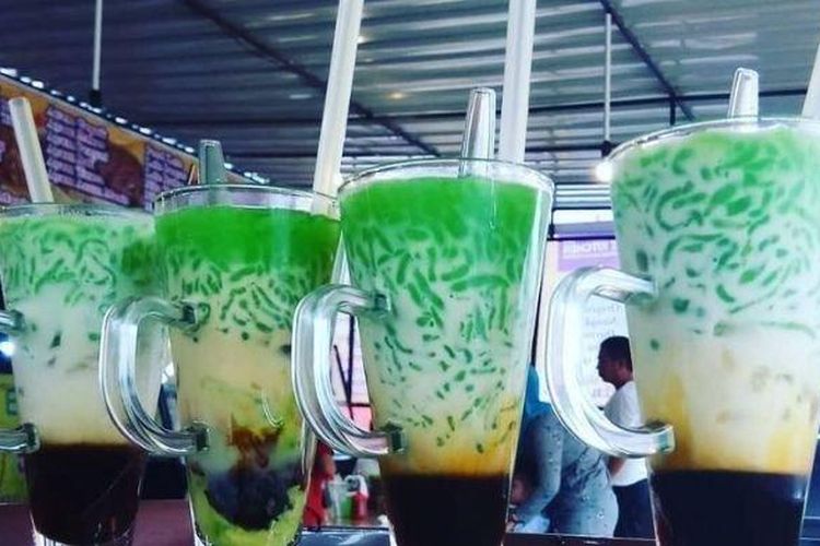 Es Dawet Ayu, minuman khas Kabupaten Banjarnegara yang membuat daerah itu dijuluki Kota Dawet Ayu.