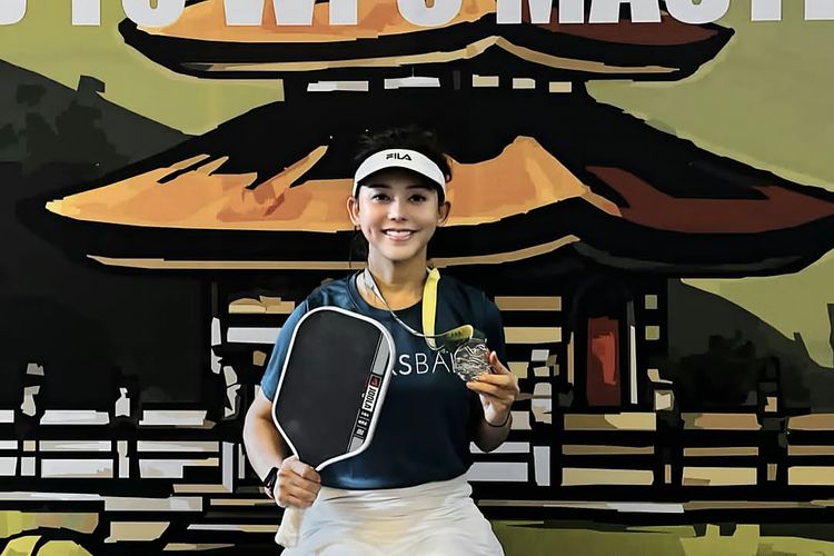 Angie Bong atlet pickleball dari Indonesia yang menempati peringkat 15 di Asia untuk kategori tunggal putri dan nomor 1 di Indonesia untuk kategori ganda campuran.