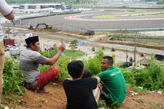 Alasan Warga Nonton Tes Pramusim MotoGP Mandalika dari Bukit: Mumpung Masih Gratis...