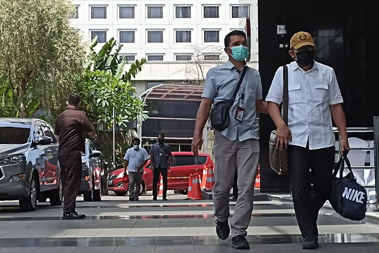 Wakil Ketua DPRD Jawa Timur Sahat Tua P. Simandjuntak tiba di gedung KPK, Jakarta Selatan, Rabu (14/12/2022). Sahat sebelumnya terjaring operasi tangkap tangan (OTT) di Surabaya bersama tiga orang lainnya tadi malam.