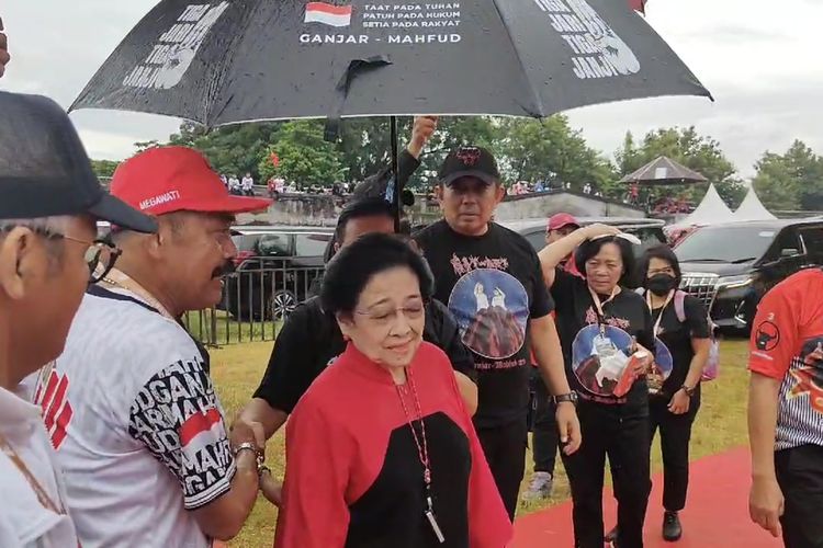 Ketua Umum PDI Perjuangan Megawati Soekarnoputri tiba di Solo untuk menghadiri kampanye akbar Ganjar-Mahfud, Sabtu (10/2/2024).