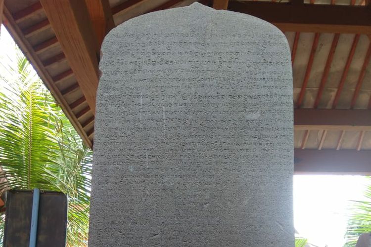 Prasasti Gneng II yang merupakan warisan purbakala dari Raja Majapahit Tribhuwana Tunggadewi.