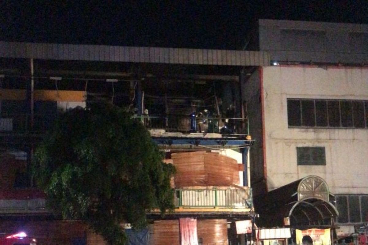 Kebakaran melanda Pasar Senen Blok 6 lantai 3, Senen, Jakarta Pusat, pada Kamis malam (1/9/2022).