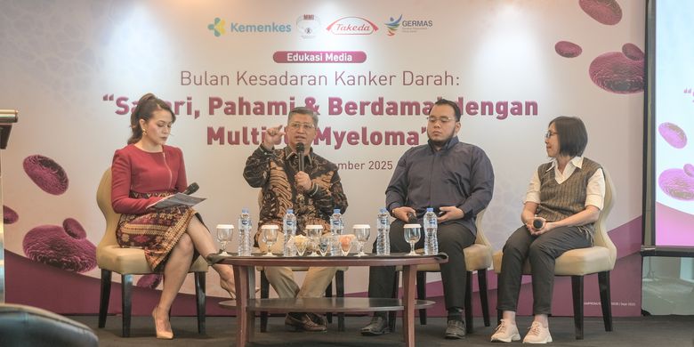Prof.Ikhwan Rinaldi Sp.PD, KHOM, (kedua dari kiri), dr.Abraham Michael Sp.N, dan penyintas kanker MM Santyna (paling kanan) di acara media diskusi memeringati Bulan Kesadaran Kanker Darah yang diadakan oleh Takeda di Jakarta (10/9/2025).