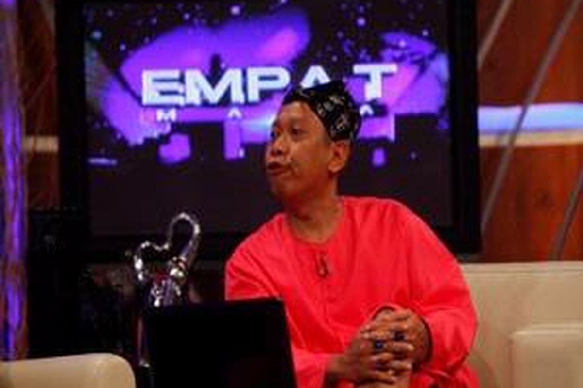 Tukul Arwana memandu acara Empat Mata.