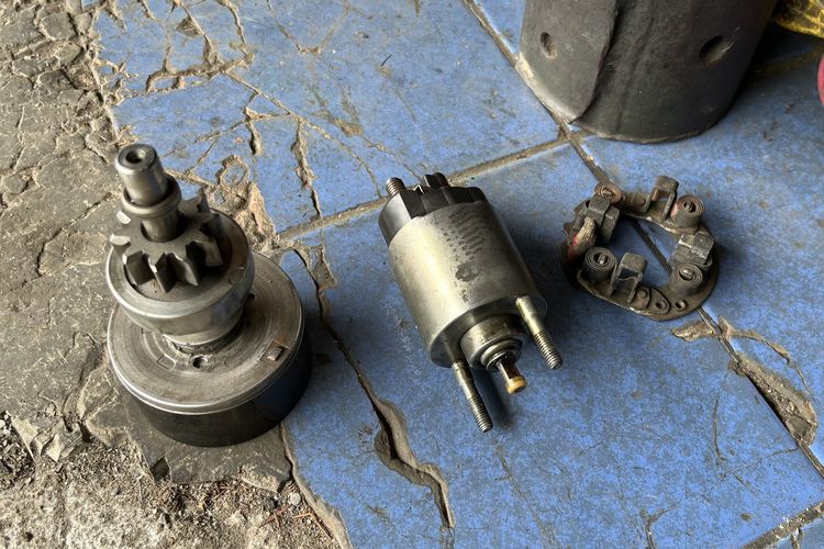 Bengkel dinamo starter mobil Sinar Saluyu, Lebak Bulus Jakarta.