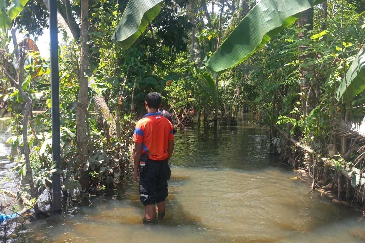 Kondisi akibat banjir, genangan air masih setinggi hampir 30 cm di Kabupaten Karangasem, Senin (29/9/2025). 