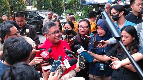 Selain Mahfud MD, Hasto Juga Buat Pantun untuk Sandiaga Uno