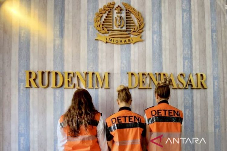 Immigration detains three Russian nationals at the Denpasar Immigration Detention Center, Bali for working as commercial sex workers. The three Russian nationals had been deported back to their home country on Friday, March 10, 2023. 