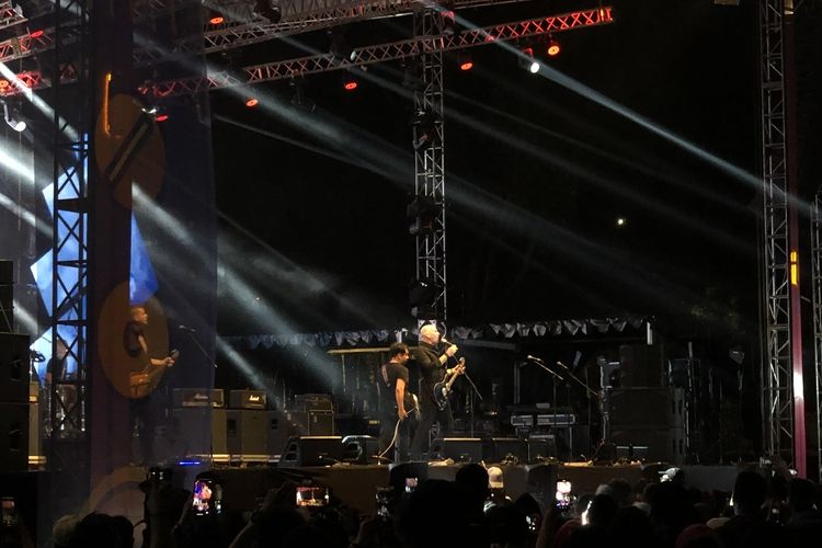 Vertical Horizon di panggung Xperience Traveloka, The 90’s Festival yang digelar di Gambir EXPO Kemayoran, Jakarta Pusat, Sabtu (24/11/2019). 