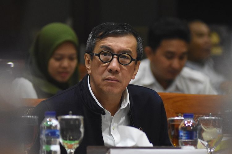 Menteri Hukum dan HAM Yasonna Laoly mengikuti Rapat Kerja dengan Komisi III DPR di Kompleks Parlemen, Senayan, Jakarta, Selasa (17/9/2019). Rapat kerja membahas pengambilan keputusan tingkat satu mengenai RUU Pemasyarakatan yang direvisi dari UU Nomor 12 Tahun 1995. ANTARA FOTO/Indrianto Eko Suwarso/ama.