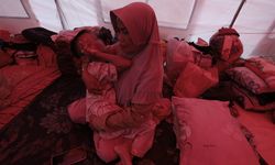 Perhatikan Penyandang Disabilitas Pengungsi Gempa Cianjur, Kemensos Bagikan Alat Bantu