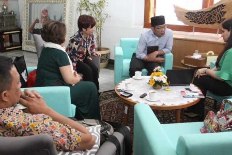 Wali Kota Bandung Ridwan Kamil saat bertemu perwakilan MTV Asia di Pendopo Kota Bandung, Jalqn Dalemkaum, Kamis (9/2/2017) kemarin.  Foto: Humas Pemkot Bandung