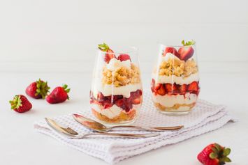 Resep Yoghurt Parfait, Dessert Praktis Cuma 3 Bahan