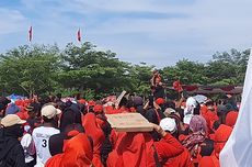 Ganjar Ajak Pengasuhnya Naik Panggung saat Kampanye di Lampung