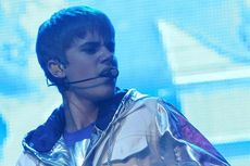 Sentuh Piala, Bieber Dikecam Penggemar Hoki