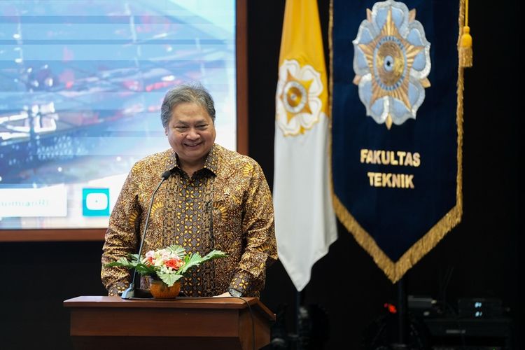 Menteri Koordinator Bidang Perekonomian (Menko Perekonomian) Airlangga Hartarto dalam acara Grafika Talkshow: Peran dan Peluang Kampus dalam Agenda Hilirisasi dan Mewujudkan Ketahanan Energi di Fakultas Teknik Universitas Gadjah Mada (UGM), Yogyakarta, Selasa (4/2/2025).